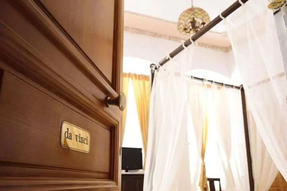 Monte Kristo Hotel