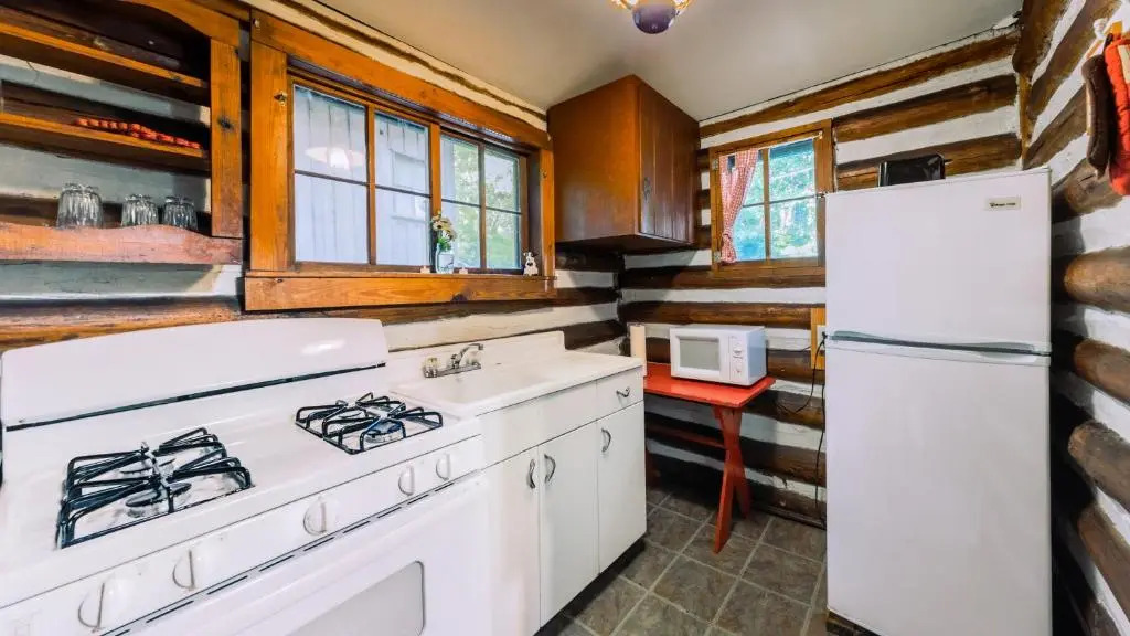 Log Cabin Motor Court
