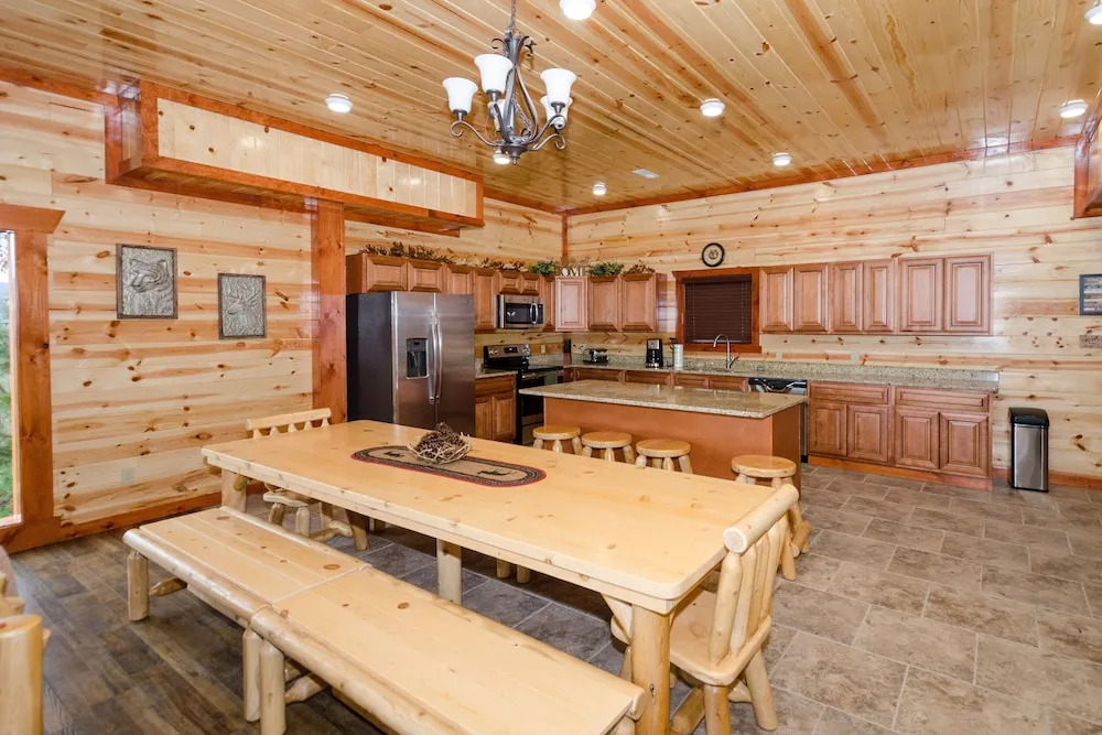 SmokyStays 6 BR Cabin w Indoor Heated Pool