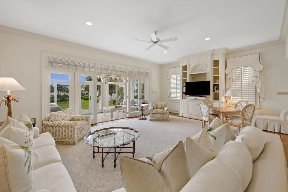 This Villa Offers Stunning Views Of The Ocean And The Calming Sound Of The Waves 4 Bedroom Home by Peace Vacations