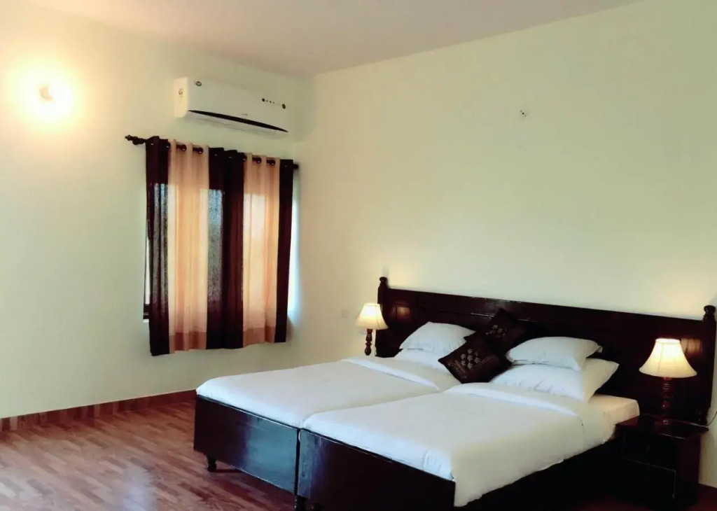 Jungle Vilas Resort