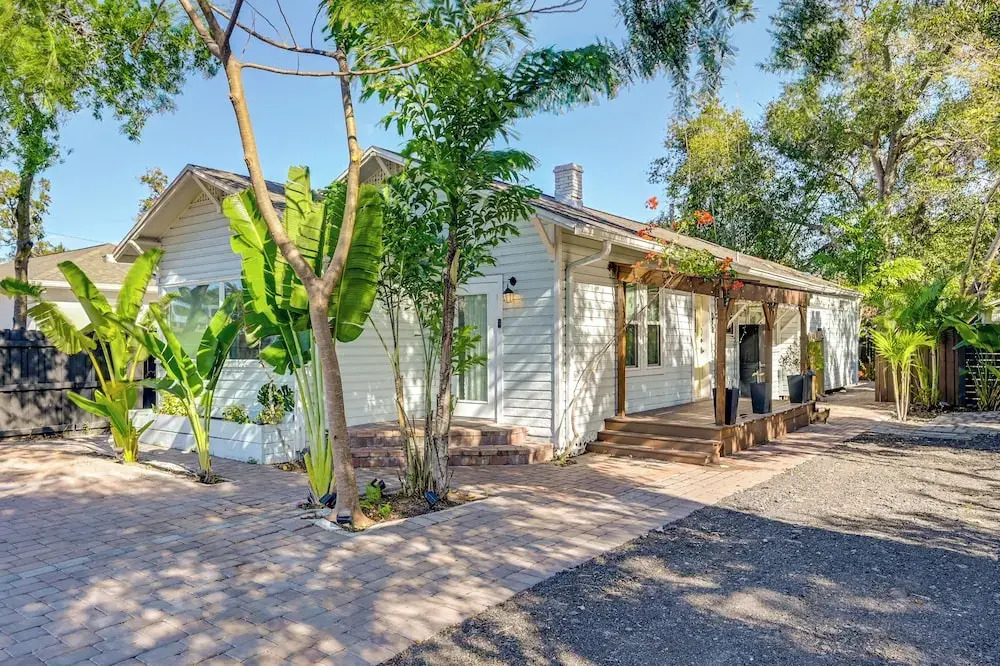 Vintage Home w/ Easy Downtown Tampa Access
