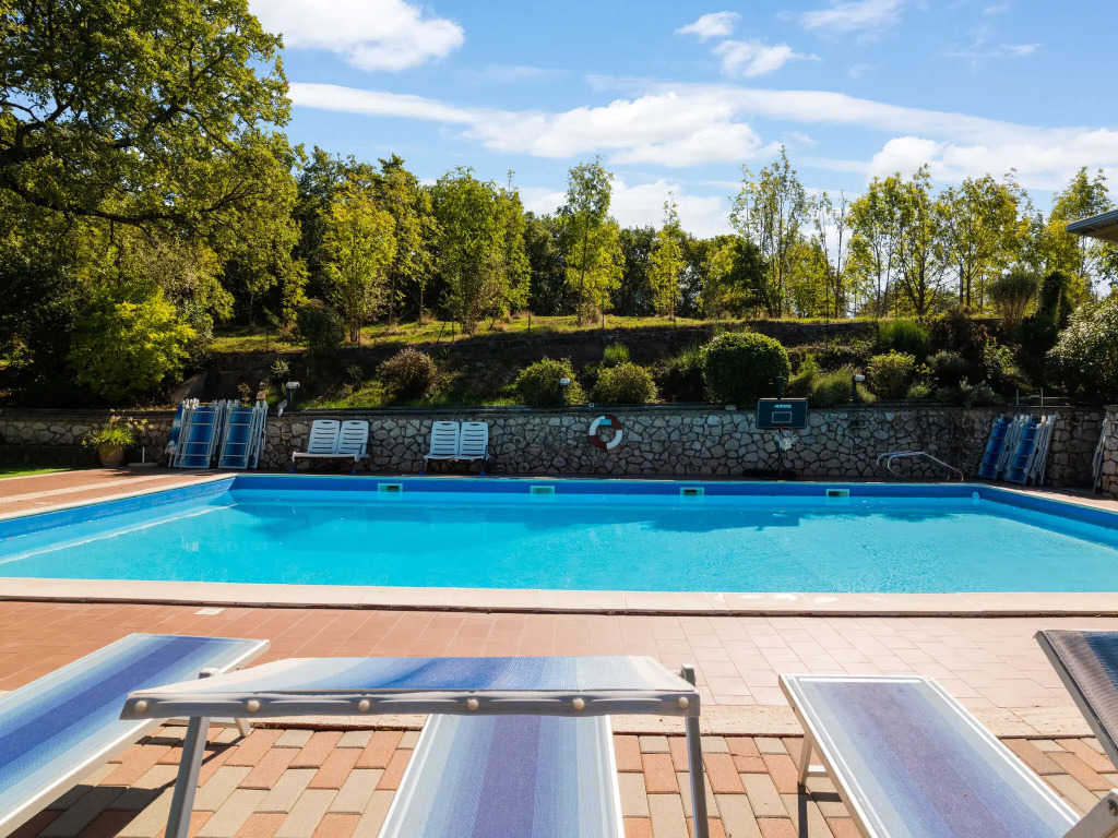 Romantic cottage in San Feliciano with garden