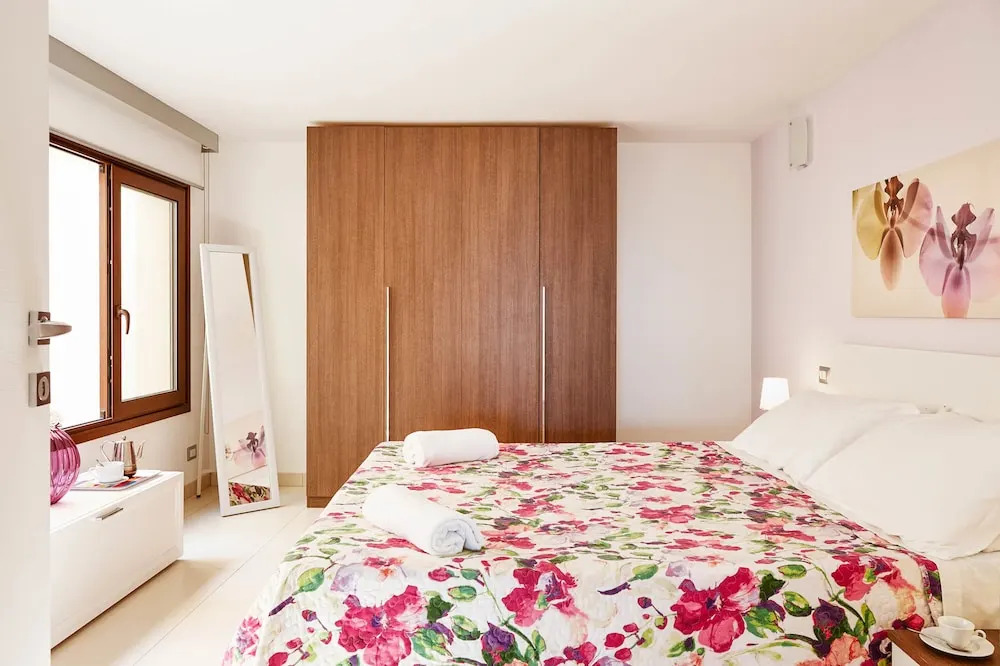 Aura CaseSicule, only for Sea View Lovers, Modern Style Apartment in City Center, Wi-Fi