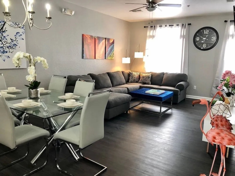 Tideview 166 · NEW Ultra Modern & Super Clean 3 Full Suites