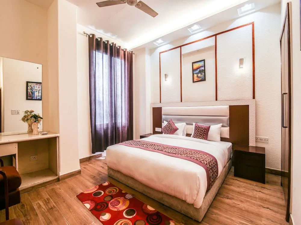 OYO Premium Old Gurgaon
