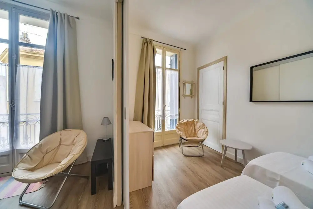 Henry IV Apartment 2