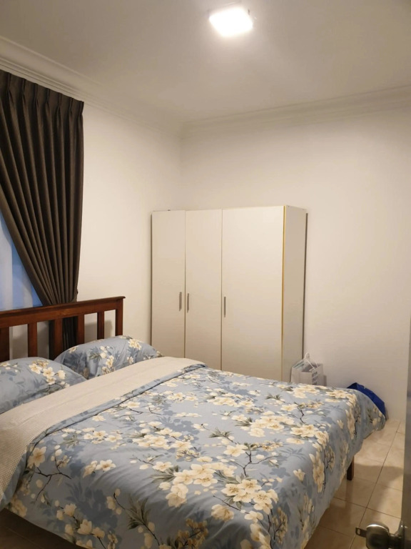 5-Bedroom Family Apartment