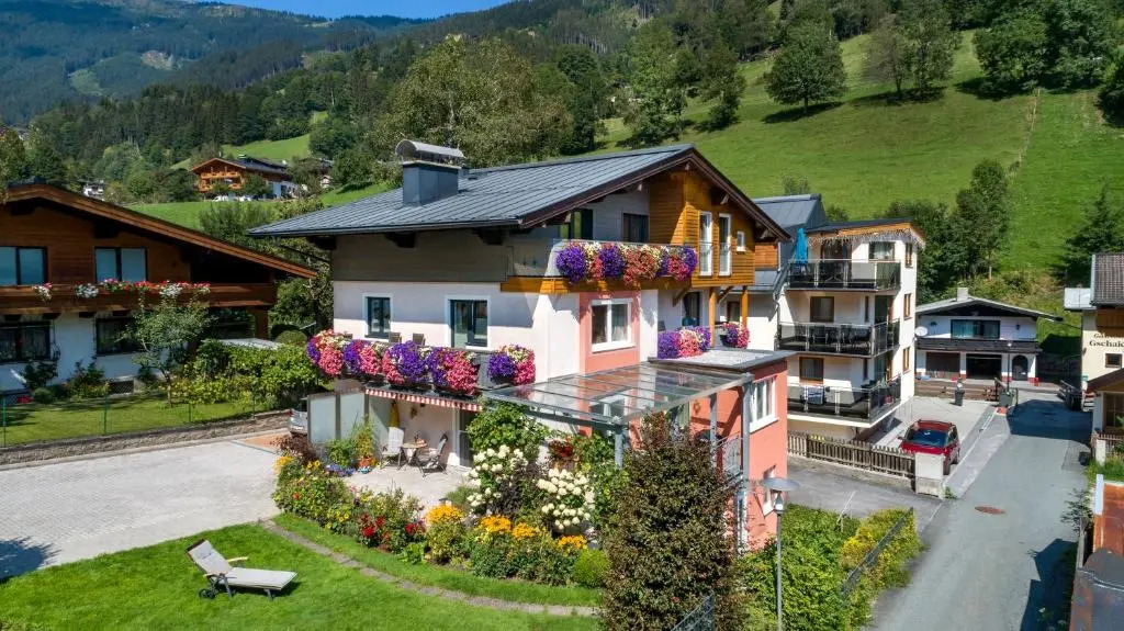 Schwaiger Appartements with Summer Card