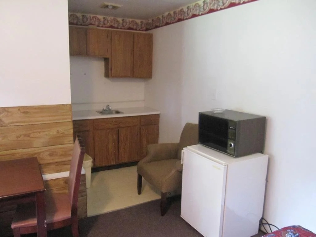 Pinecrest Motel