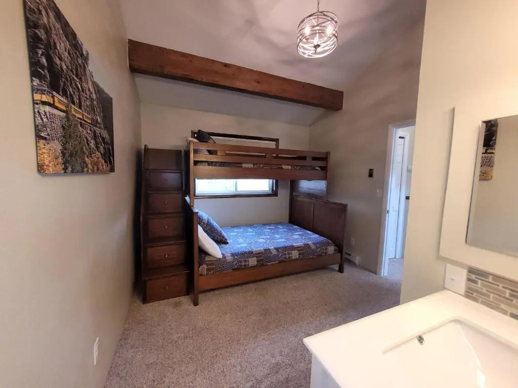Creekside Home - Contemporary 3br/3ba Home Walking Distance to Frisco Main St and Free Shuttle