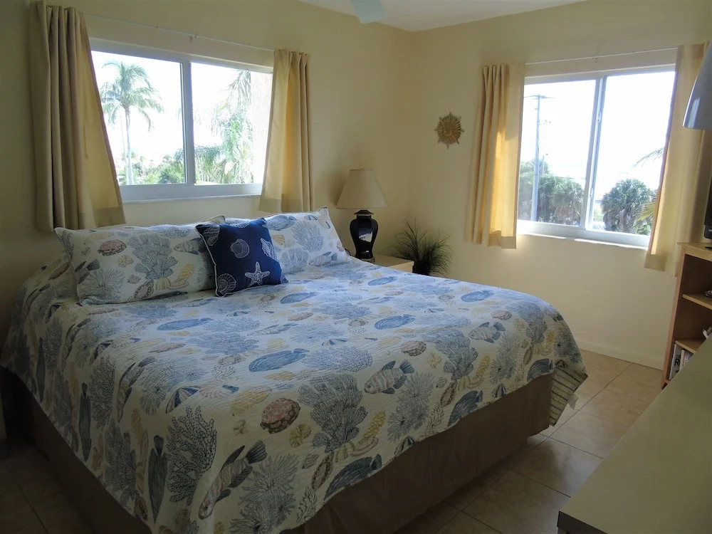 Sunset Royale - 300 2 Bedrooms 2 Bathrooms Condo
