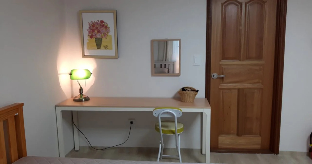 Enough Hongdae Guesthouse(이너프 게스트하우스)