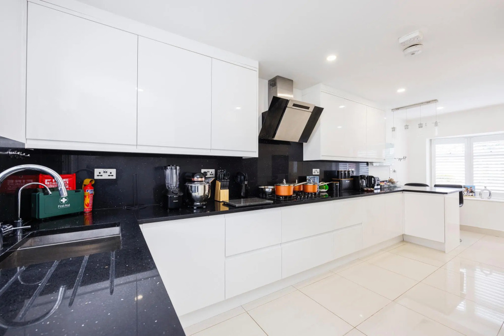 Luxurious - Pool Table - Games Room - Free Parking