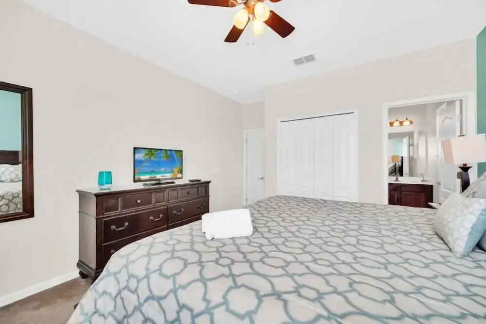 Stunner 6Br W/ South Pool, Lake View & Near Golf