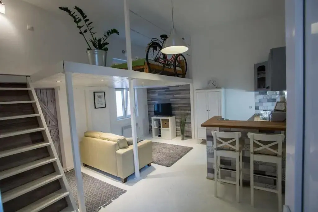 Vintage apartment near boulware
