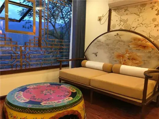 Xijiang Qianhu Miao Village Yunjian Mid-Mountain Guest House (Observation Deck Store)