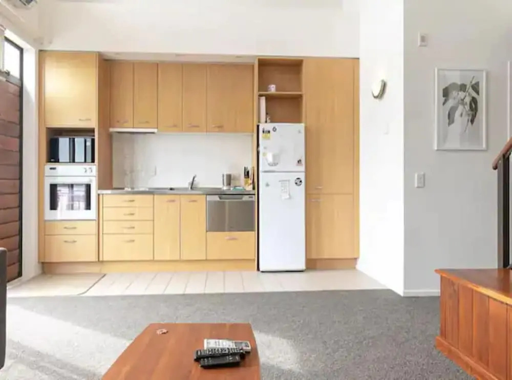 Roomy Loft 2 Bedroom w/ Free Parking Zodiak Stays