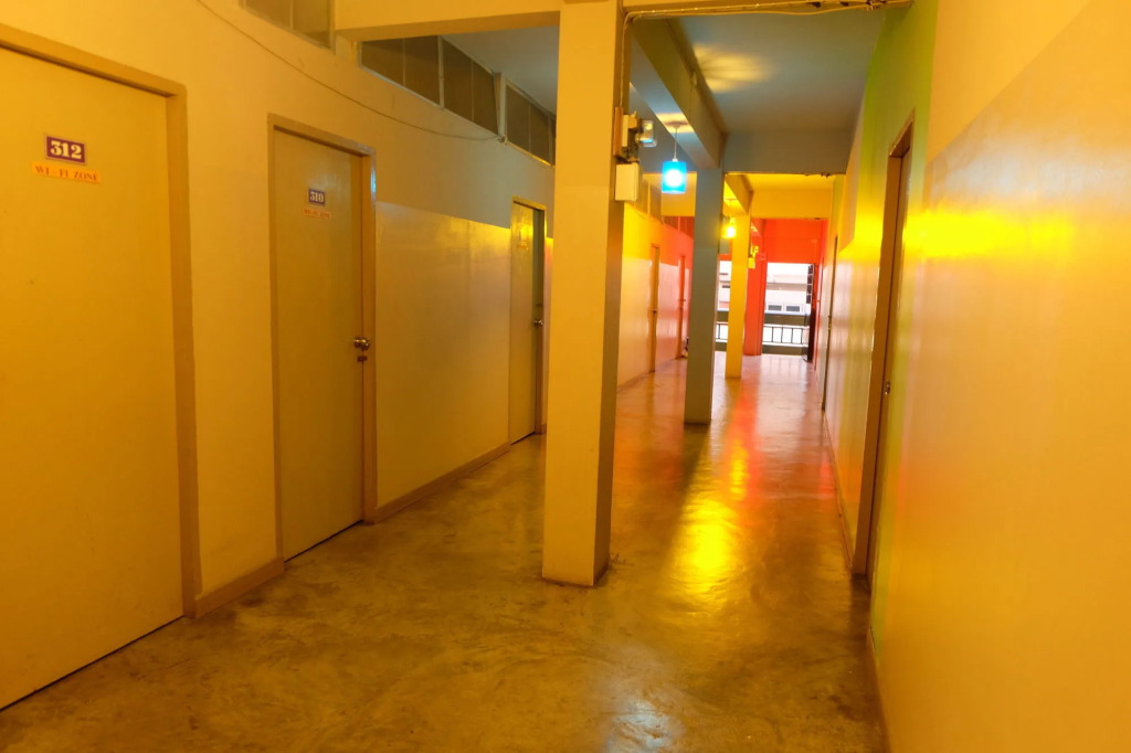 B&B House & Hostel
