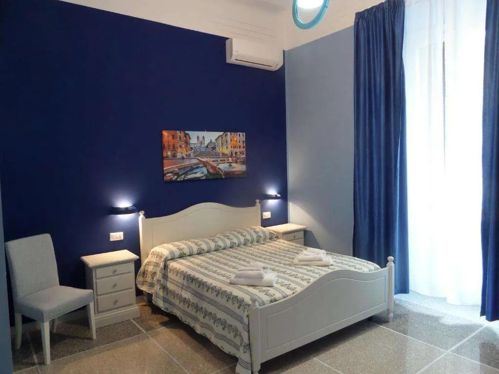 325 Rooms ai Fori