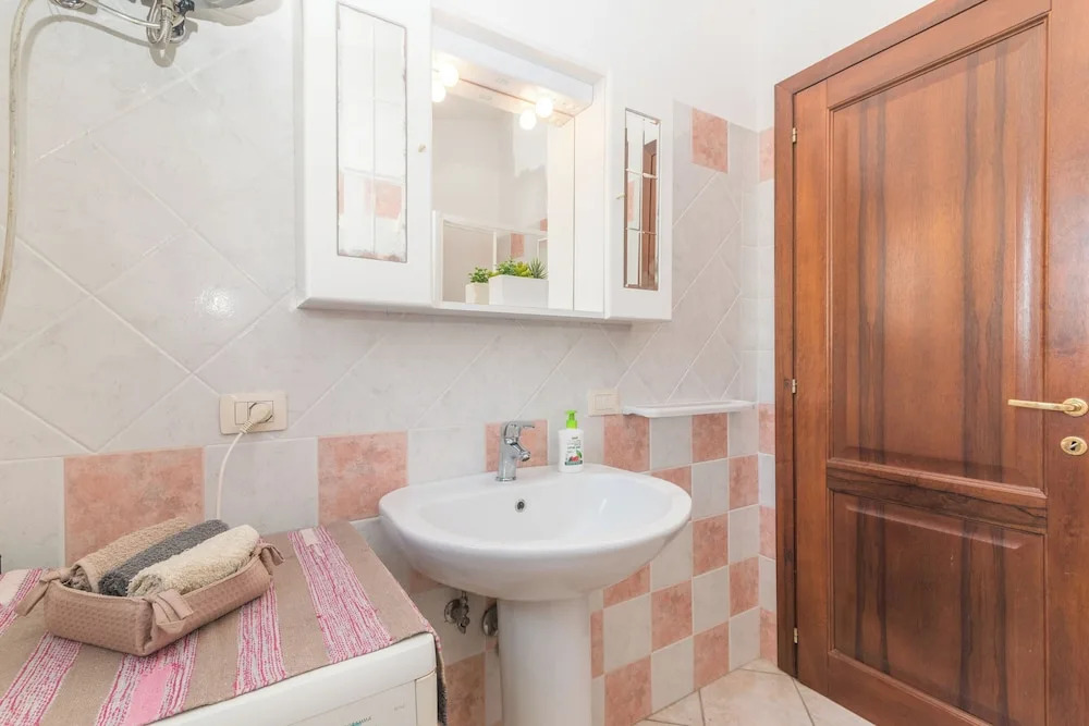 Il Glicine 1.5 Km From The Beach