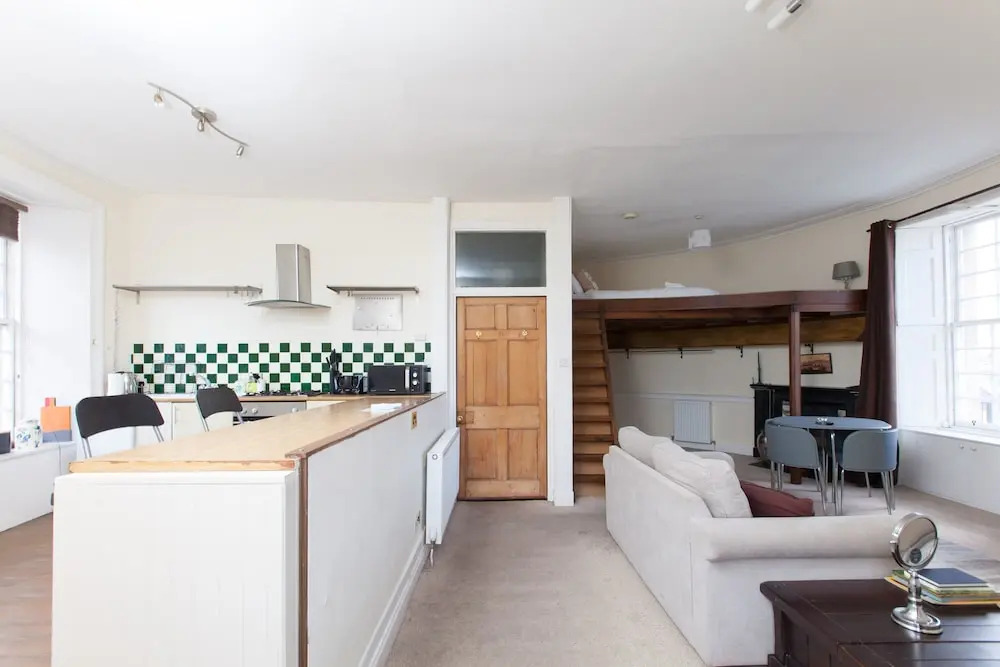 Unique Studio Apartment With Roof Terrace
