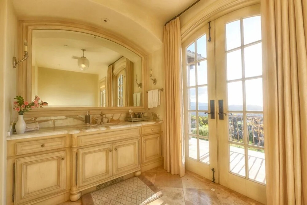 Chateau D' Renaitre - Carmel-By-The-Sea
