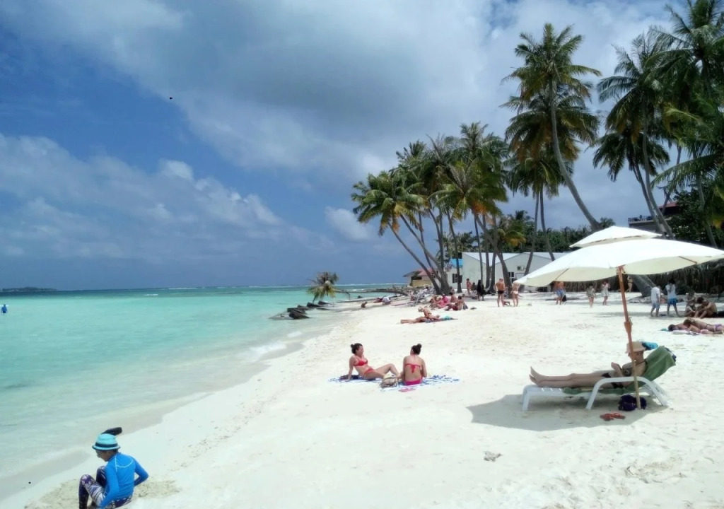 Equator Beach Inn
