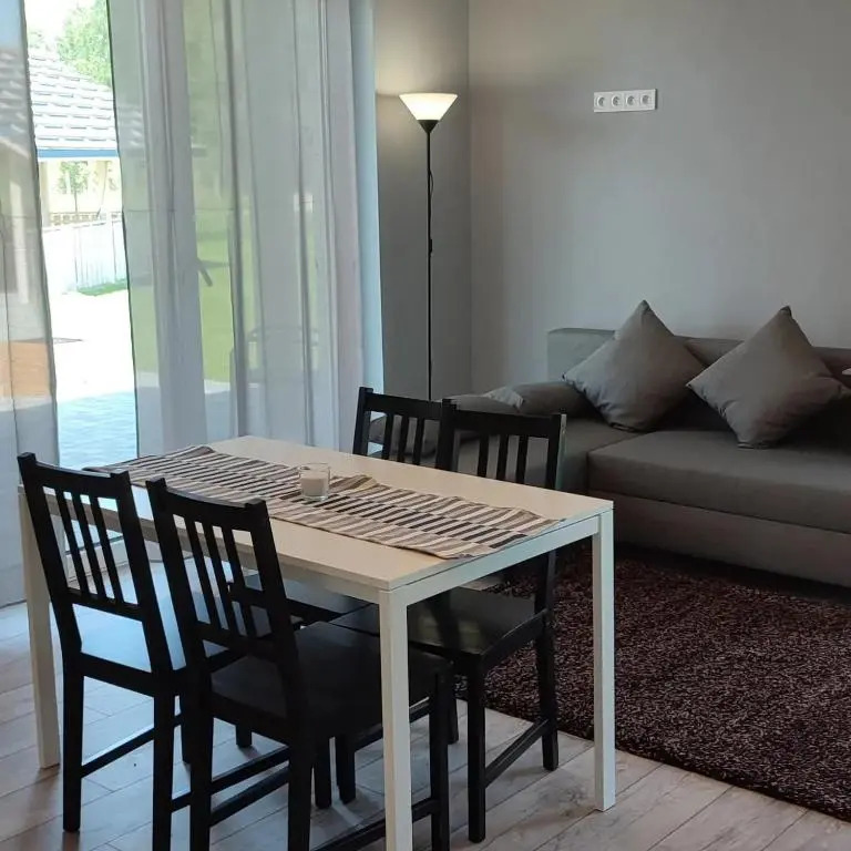 Apartamenty Wilga - spokojne miejsce z całorocznym zewnętrznym wspólnym jacuzzi, sauną i letnim basenem