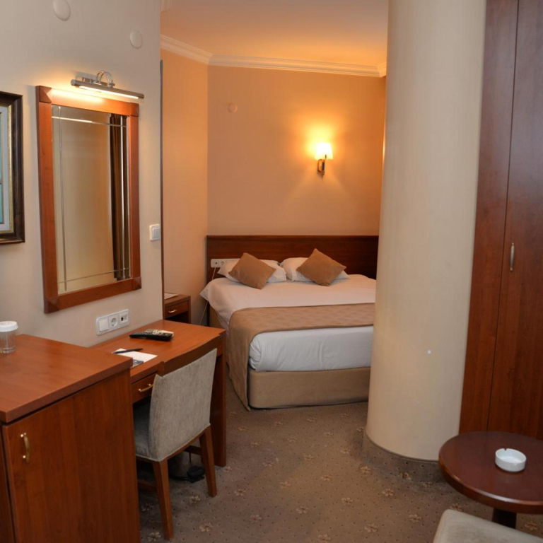 Golden Siyav Hotel