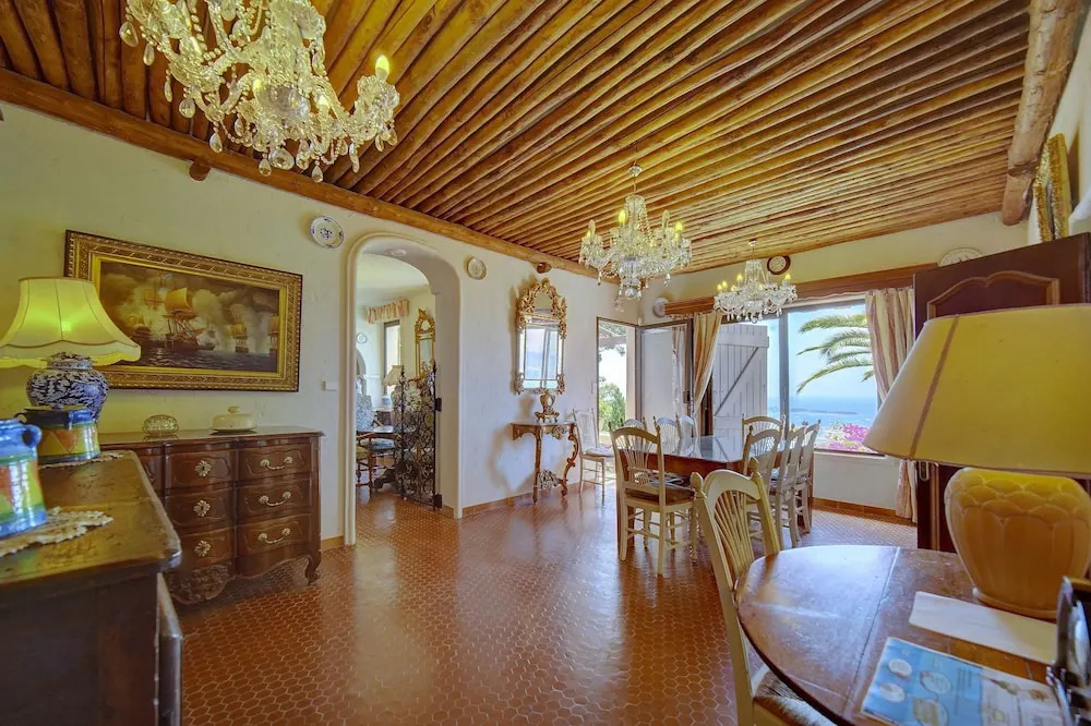 Cannes hills exclusive area fits 20