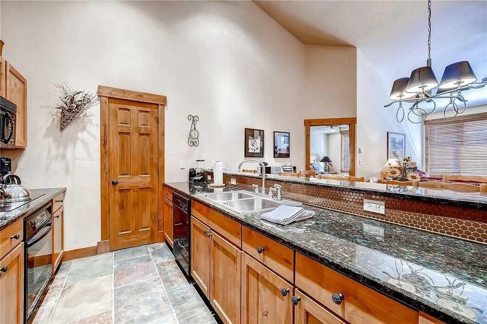 3301 Champagne Lodge, Trappeur's Crossing Apartment 2