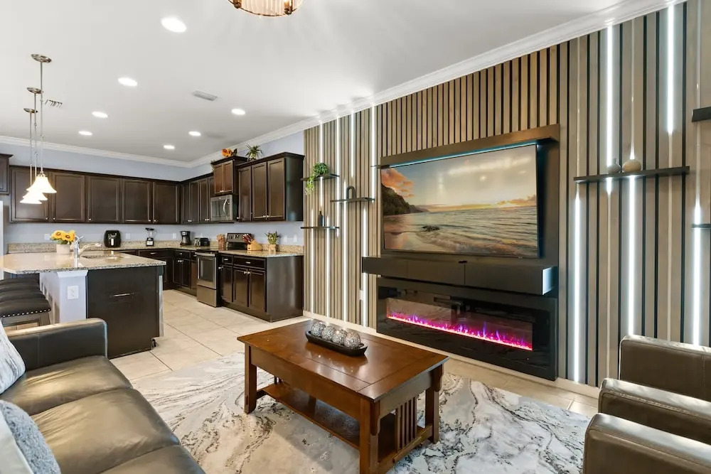 Upstay: Renovated 9BR Home w Theater & Games Room