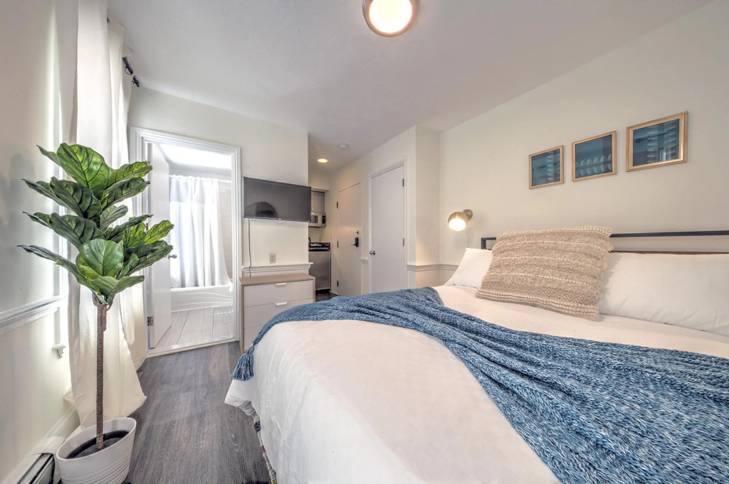 Awesome studio in South End with wifi and parking
