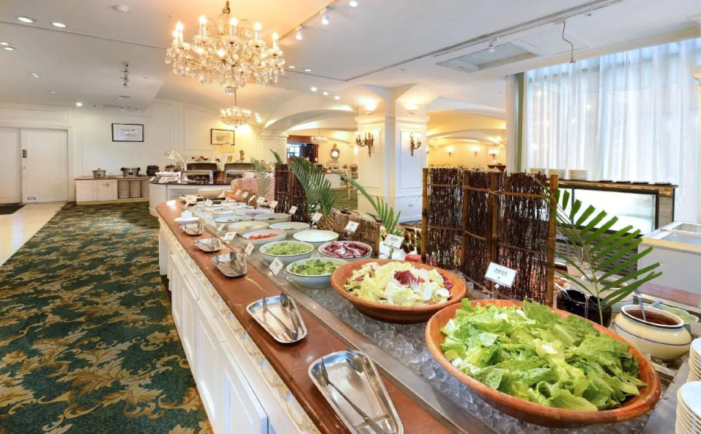 Le Midi Hotel Chitou