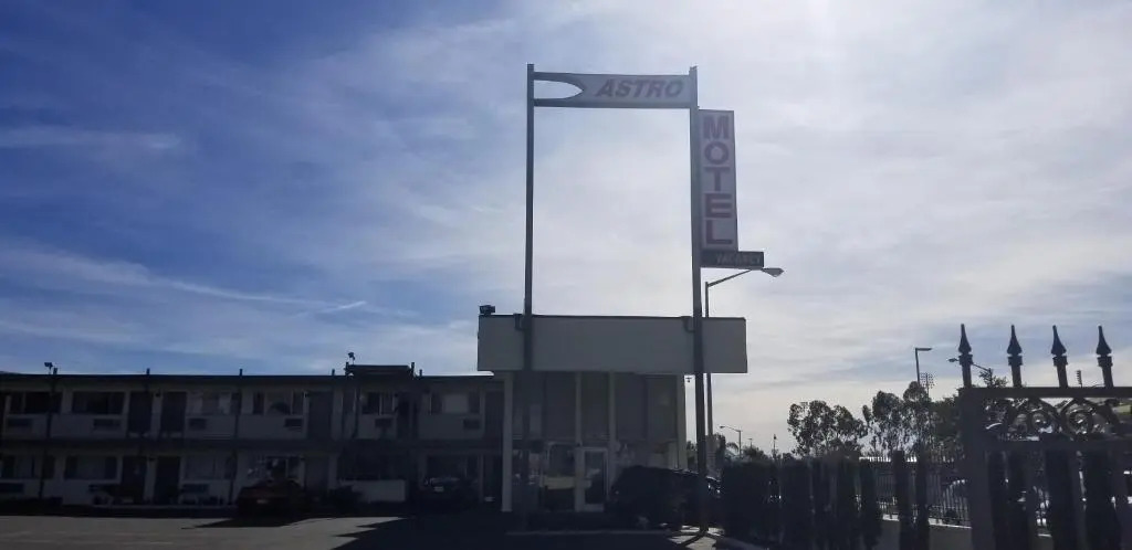Inland Inn & Suites