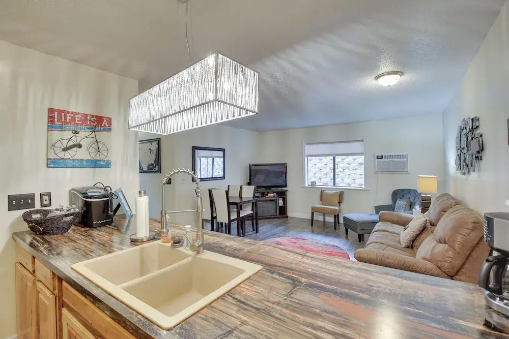 Walkable Lead Condo: 5 Mi to Terry Peak Ski Area!