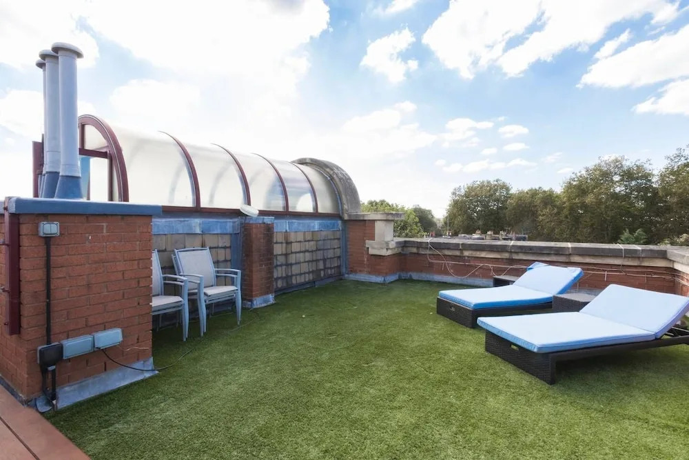 2 bed With Roof Terrace & car Space-2 Mins to Tube