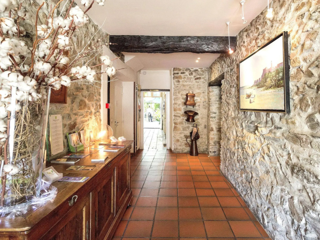 Logis Hôtels - Hôtel Restaurant du Midi