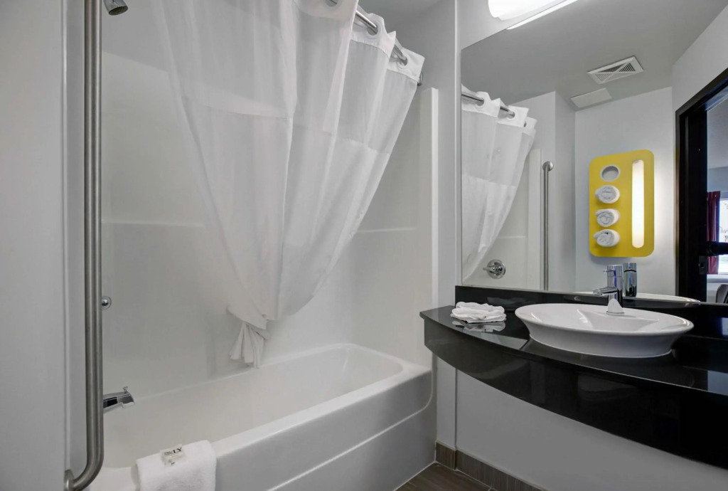 Motel 6 Airdrie