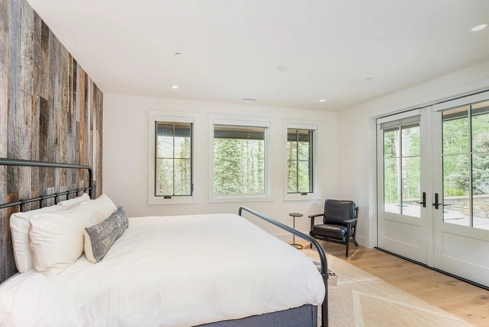 Overlook House 4 Bedroom Home by RedAwning