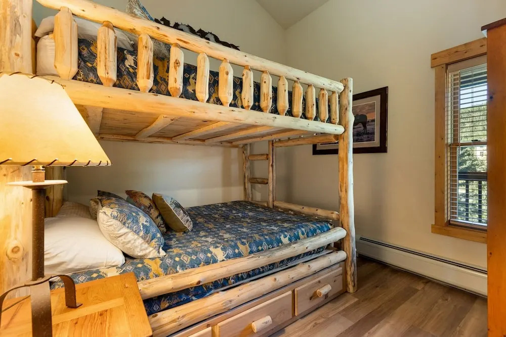 2674 Tenderfoot Lodge 2 Bedroom Condo by RedAwning