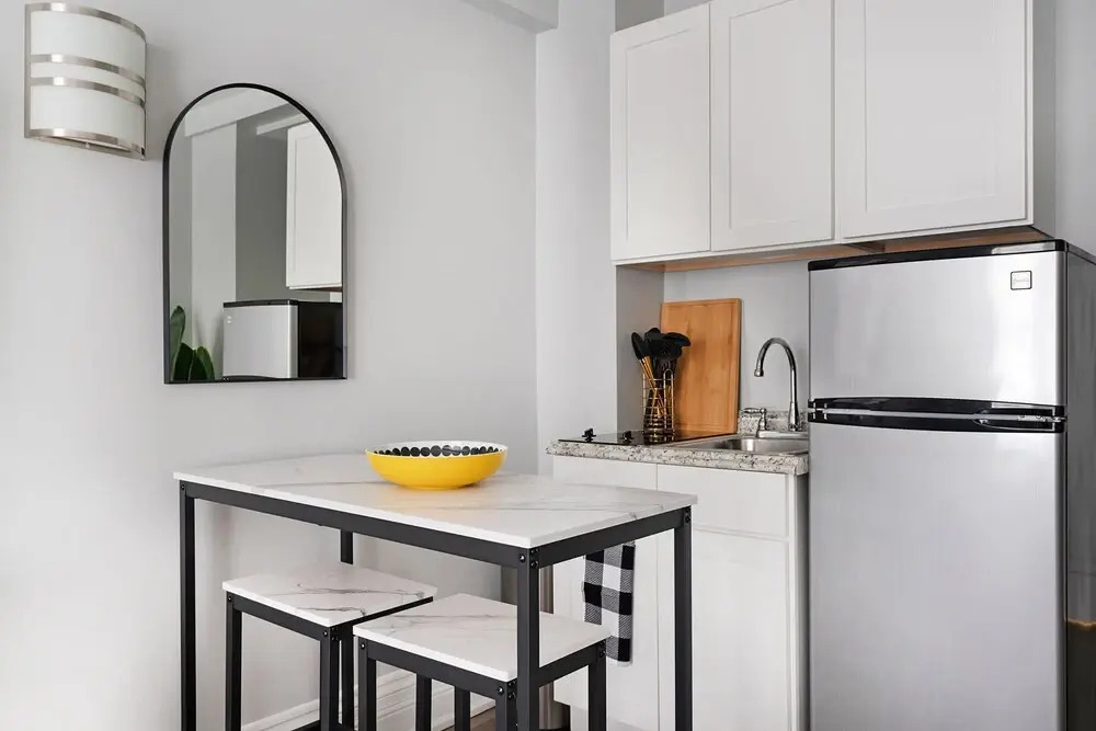 73-308 New 1BR 1bth UWS Doorman Gym
