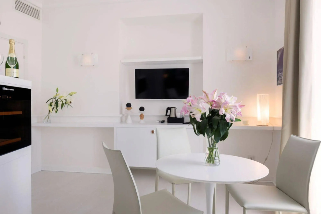 Отель 49 Navona Luxury Suite & Apartment