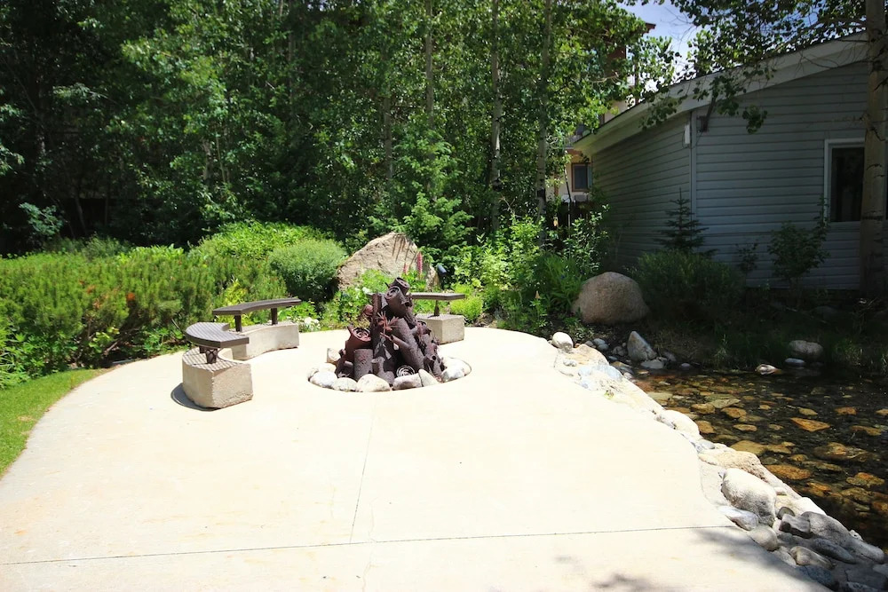 Liftside 402 by SummitCove Vacation Lodging