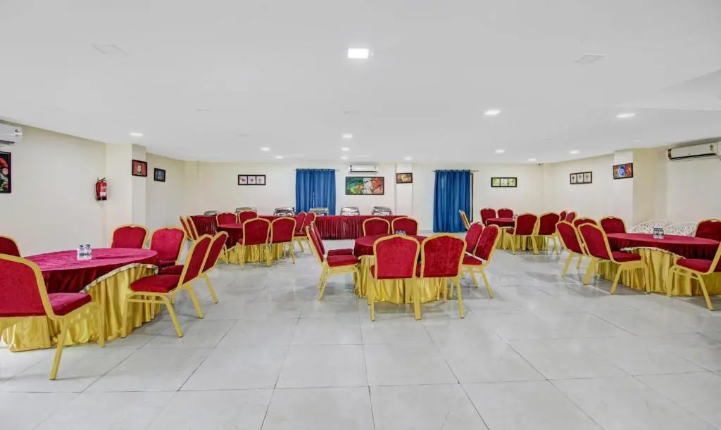 Treebo Noida Grand