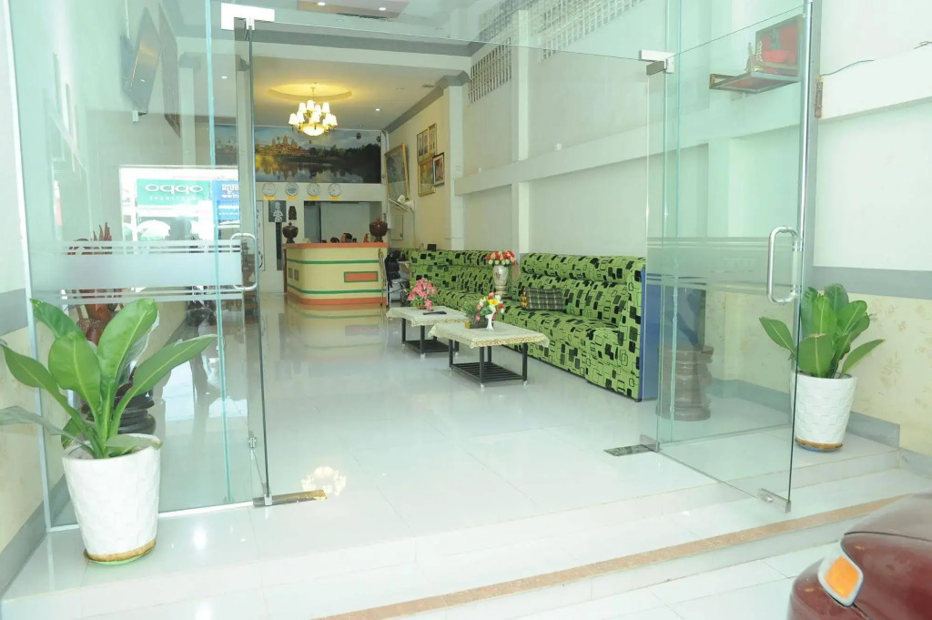 Lux Star Town Hotel
