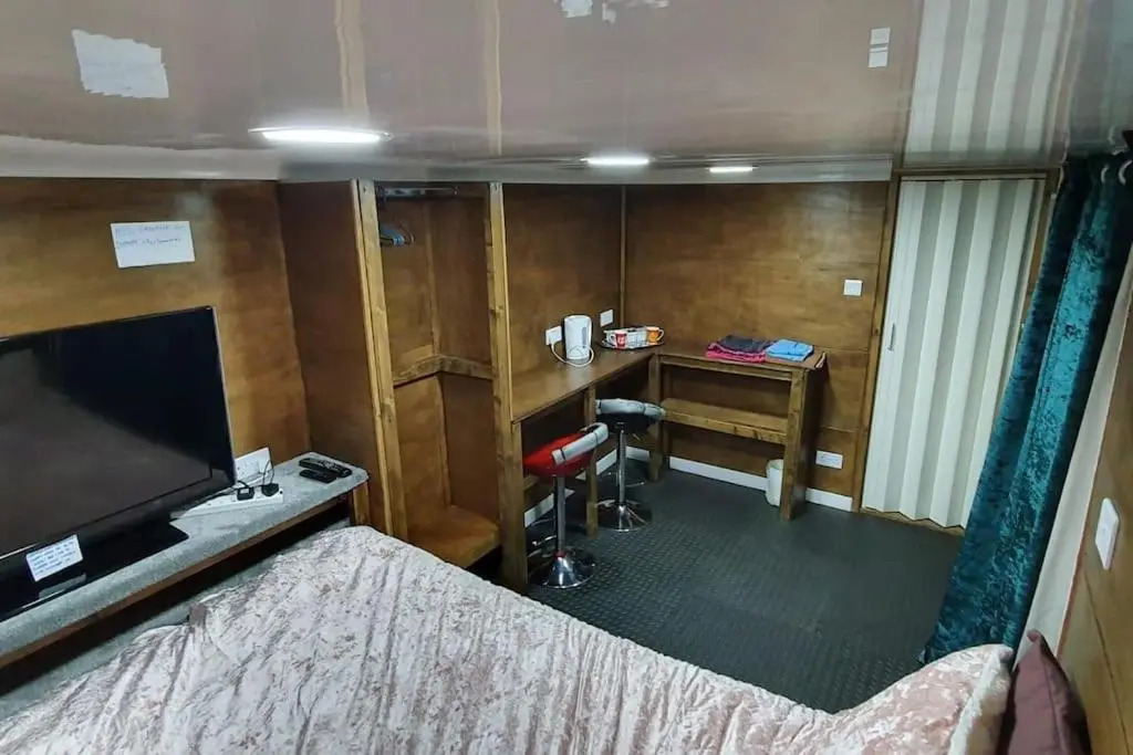 Adorable private suite with hassle-free street parking