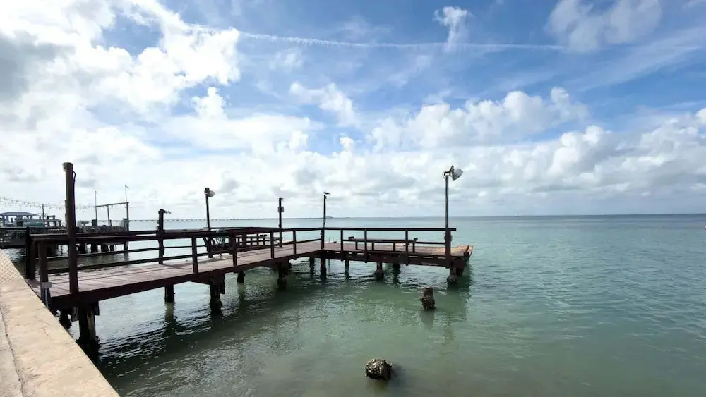 Bayfront W/docks & Fish 3 Patios Prime Location 2 Bedroom Apts