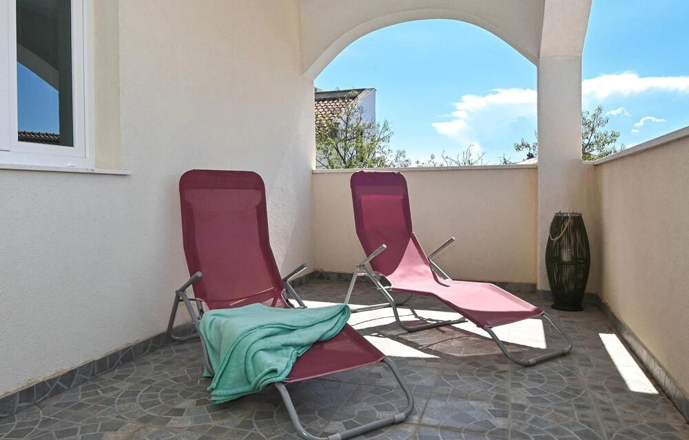 Stunning Apartment in Okrug Gornji With Wifi and 2 Bedrooms
